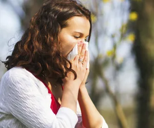 كيف تفرق بين نزلة البرد والحساسية الربيعية وكيف تعالجها؟