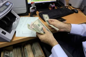 الدولار يختفي من قطاع غزة: “نون بوست” يكشف أسباب هذا الاختفاء
