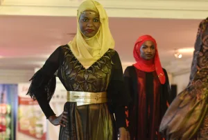 الملابس الإسلامية المحتشمة وبدعة “استعباد النساء”