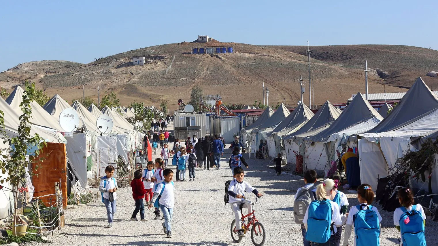 le-camp-de-refugies-syriens-a-osmaniye-en-turquie-le-15-decembre-2015_5485390