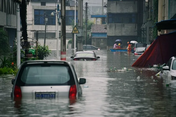 heavy-rain-pours-to-southern-china