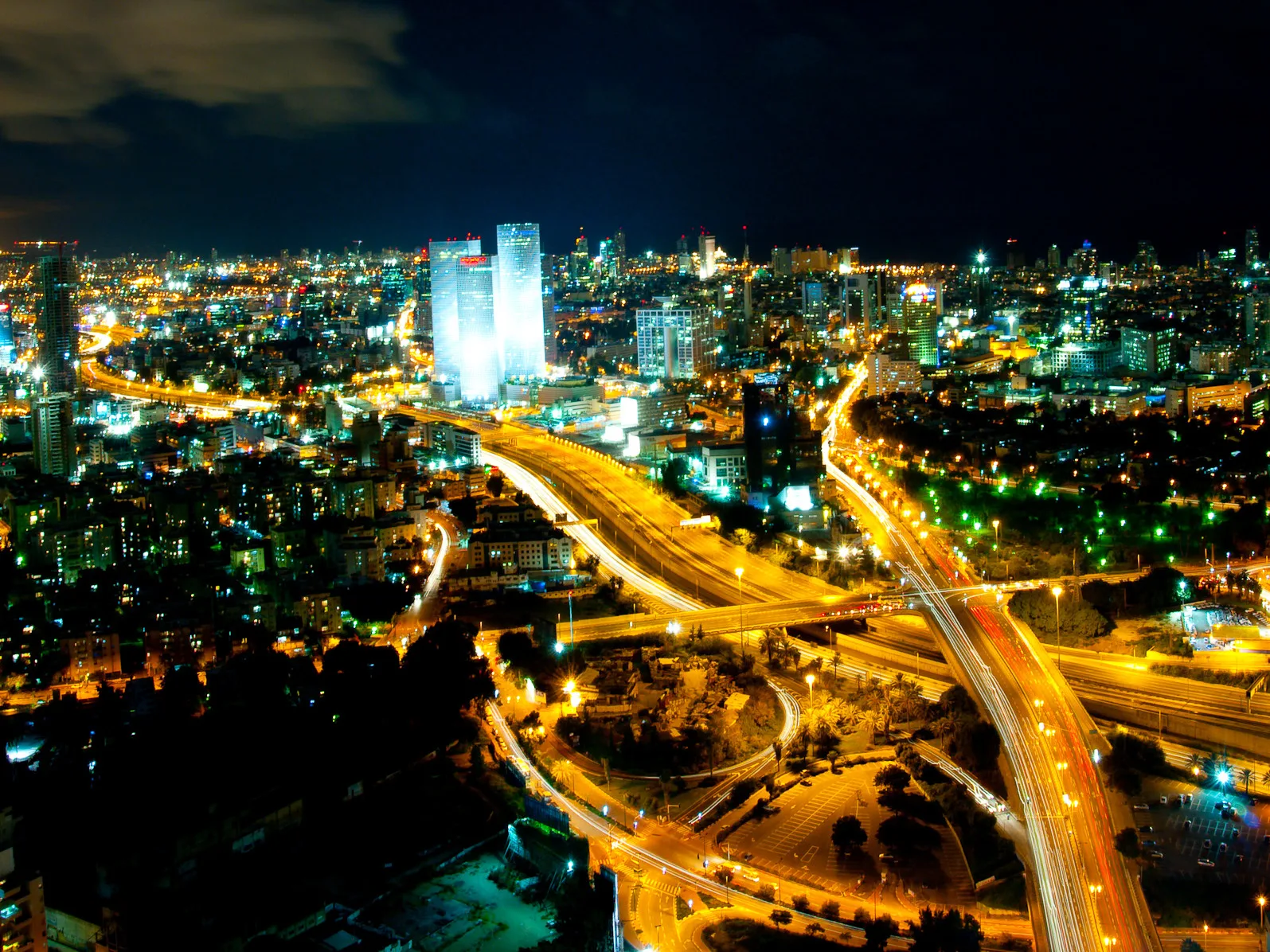 tel_aviv_skyline_night_-_2