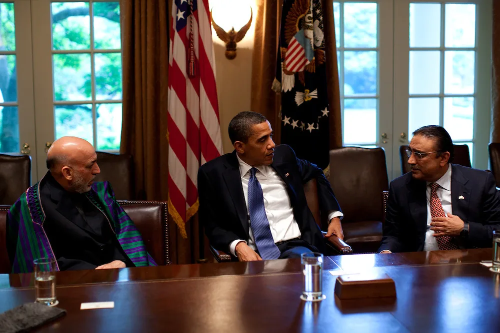 barack_obama_hamid_karzai_asif_ali_zardari_in_trilateral_meeting_5-6-09_3