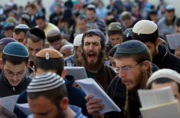 hardline-israelis-hold-mass-prayer-against-peace-talks-600x394