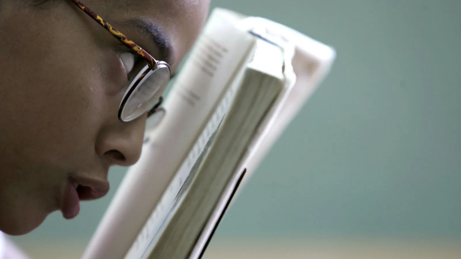 girl-reading