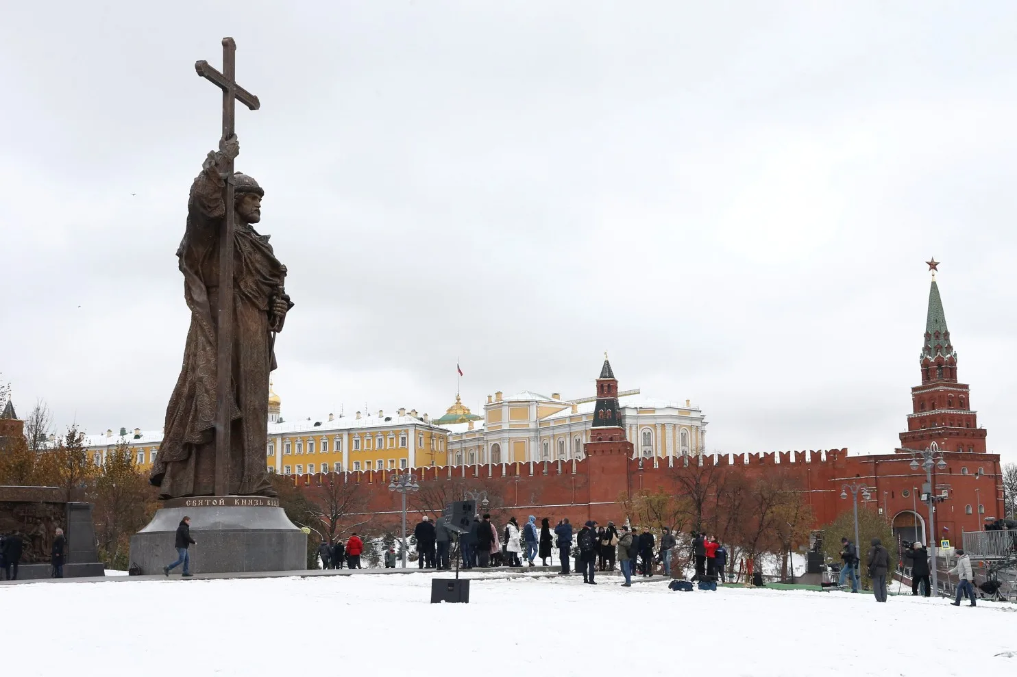 2016-11-04t115824z_01_mos12_rtridsp_3_russia-monument