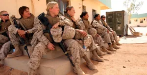 “العسكريات”.. أنامل ناعمة تحمل كلاشينكوفًا