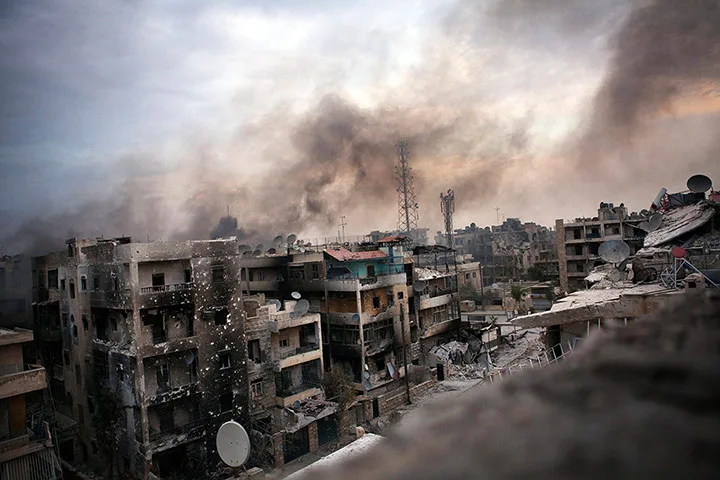 smoke-billows-over-shelled-and-destroyed-buildings-in-aleppo-syria-where-the-syrian-army-has-brought-in-reinforcements-to-try-to-end-the-rebels-resistance