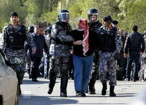 هل تجاوز متقاعدون عسكريون وحراكيّون “الخطوط الحمراء” في الأردن؟