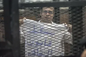 نصف سجين.. أسلوب نظام السيسي الجديد لتضييق الخناق على معارضيه