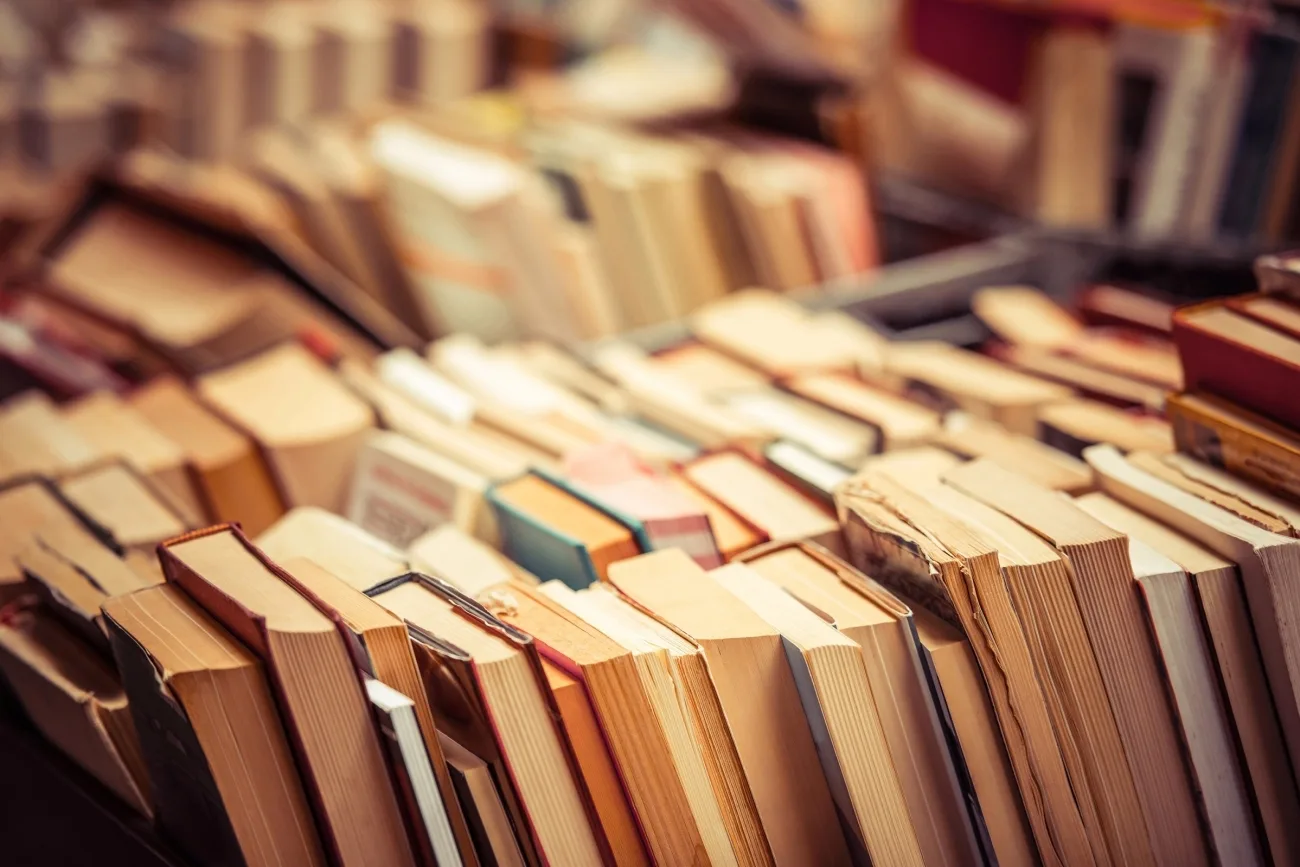 20150903173413-books-shop-fair-library-used-bookshelf-literature-study-textbooks