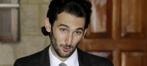 كيف انتقلت سلطة آل جنبلاط في لبنان من الأب إلى الابن؟