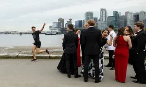 دعنا نتقبل الحقيقة، جاستن ترودو يوظف حيلًا دعائية لتلميع صورته