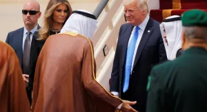 ترامب في قمة الرياض: داعية إسلامي وتاجر ناجح