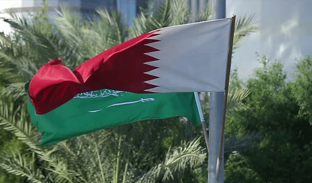 qatar-and-saudi-arabia-flags-new