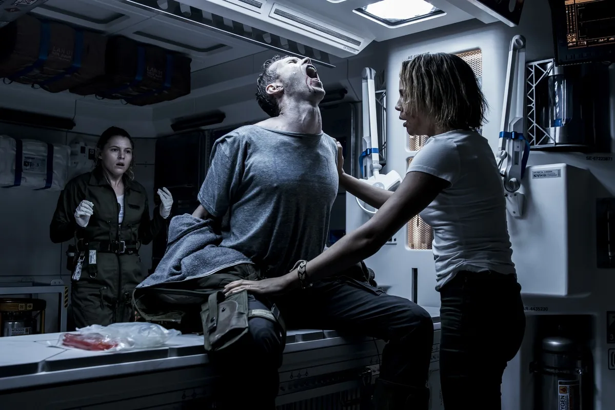 alien-covenant-carmen-ejogo-amy-seimetz