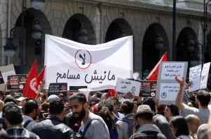 “مانيش مسامح” تعيد الزخم للشارع التونسي  ضد قانون المصالحة مع الفساد