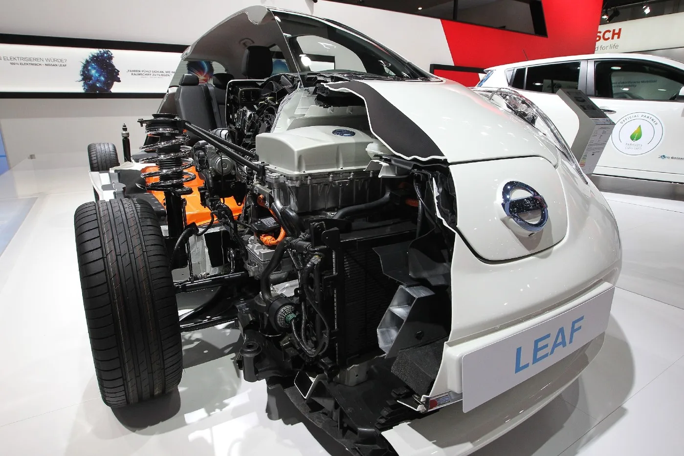 un-vehicule-electrique-nissan-leaf-expose-francfort-16-septembre-2015_1_1400_933