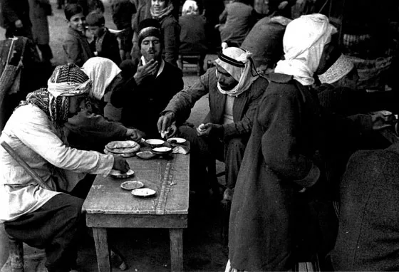 eating-hummus-1935