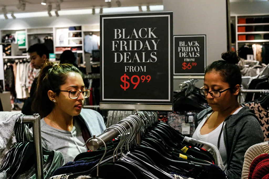 black-friday-shopping-photo-kena-betancurgettyimages-498933194