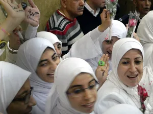 كيف تنامى نشاط النساء بصلب الإخوان المسلمين في مصر؟