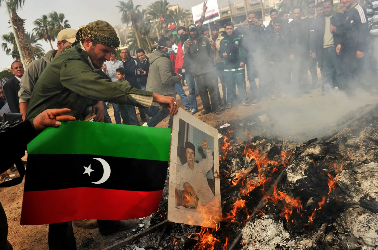 libya-khadafi-burning-afp
