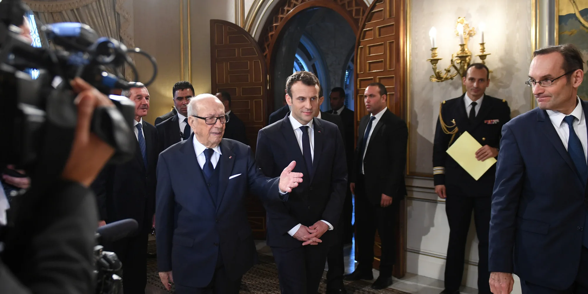 o-macron-tunisia-facebook