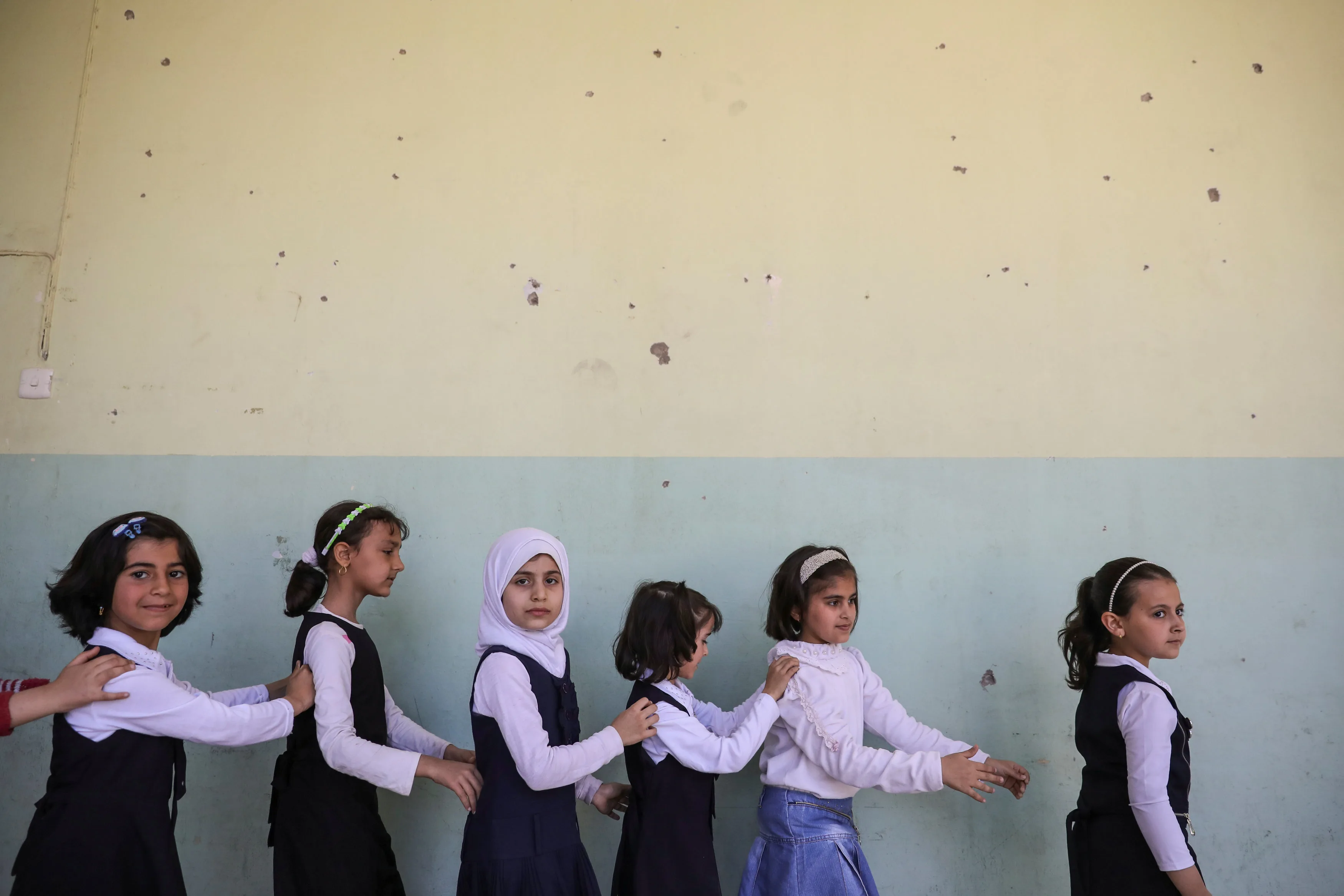 85-223052-schoolgirls-fighting-isis-2