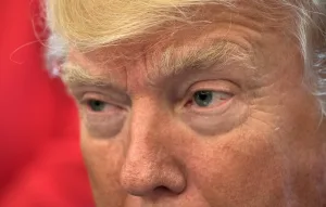 مادلين أولبرايت: هل سنتمكن من إيقاف ترامب قبل فوات الأوان؟