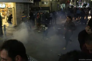 لماذا تقمع “سلطة عباس” مسيرة سلمية تطالب برفع العقوبات عن غزة؟