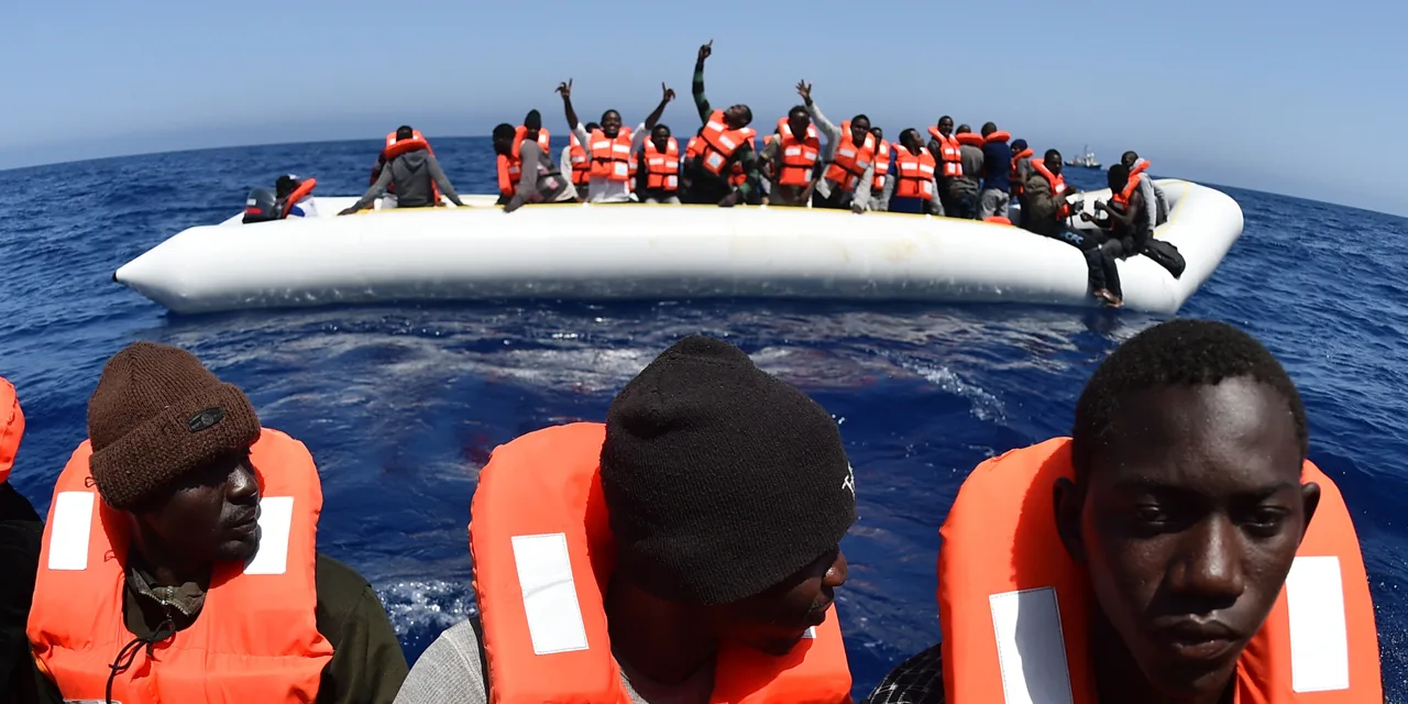 mediterranee-550-migrants-recueillis-par-les-garde-cotes-italiens