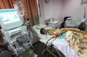 بعد توقف 90% من خدماتهم.. مرضى السرطان بغزة ضحايا الحصار والانقسام