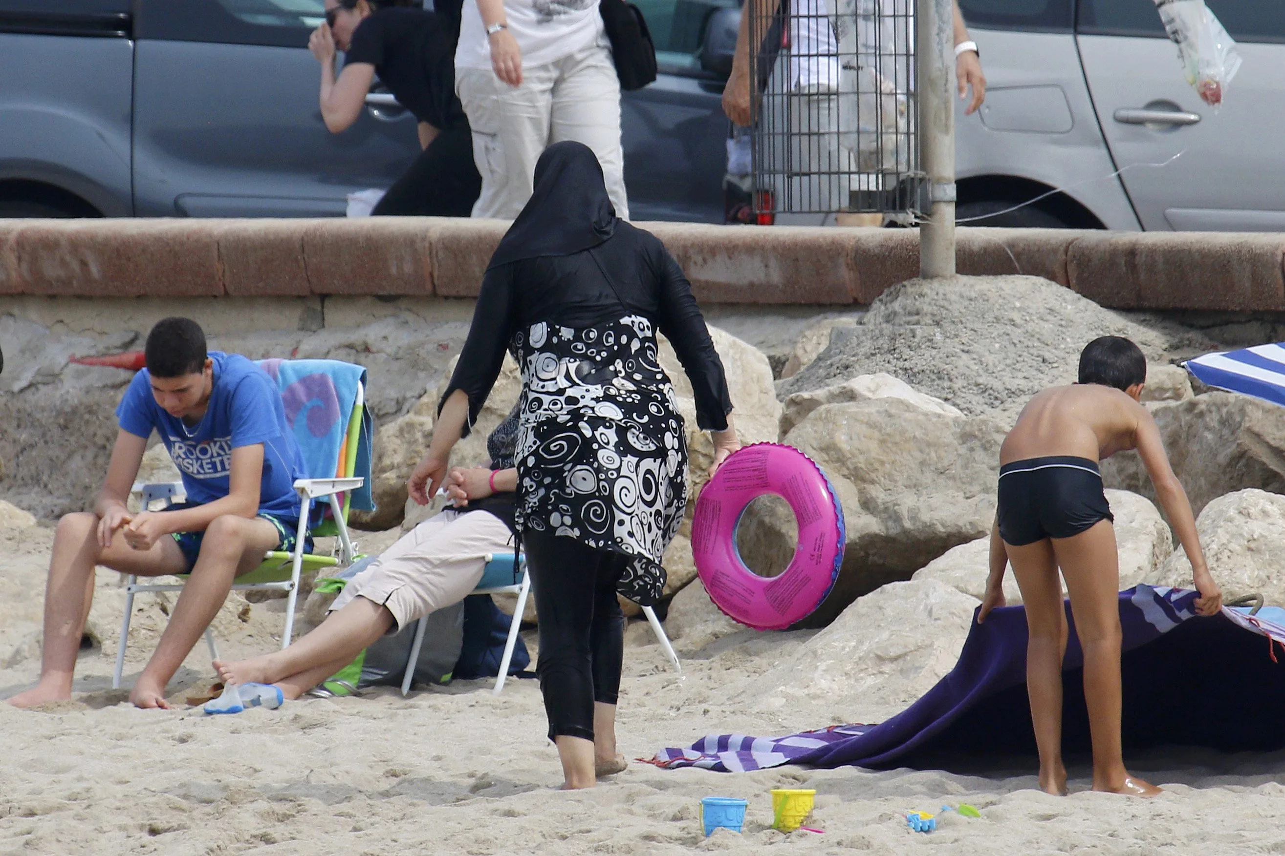 2016-08-17t132224z_1044989155_lr1ec8h1151a5_rtrmadp_3_europe-burkini-1