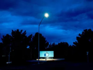 فيسبوك يتخذ تدابير وقائية قبيل الانتخابات الأمريكية والبرازيلية القادمة