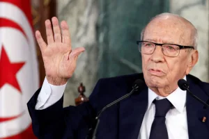 الرئيس التونسي يخوض معركته الأخيرة ضد الثورة