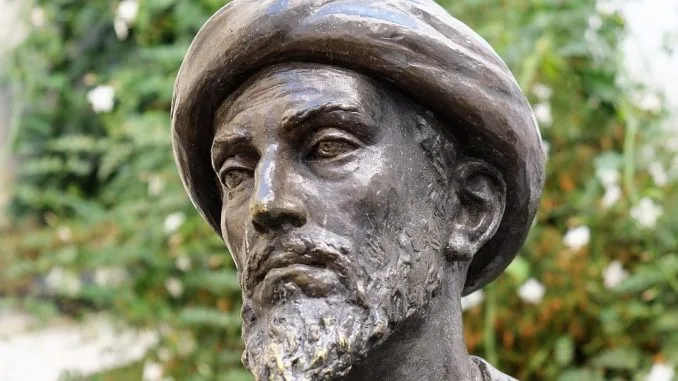 jews-cordoba-maimonides-statue-andalusia-sculpture-3092121-678x381