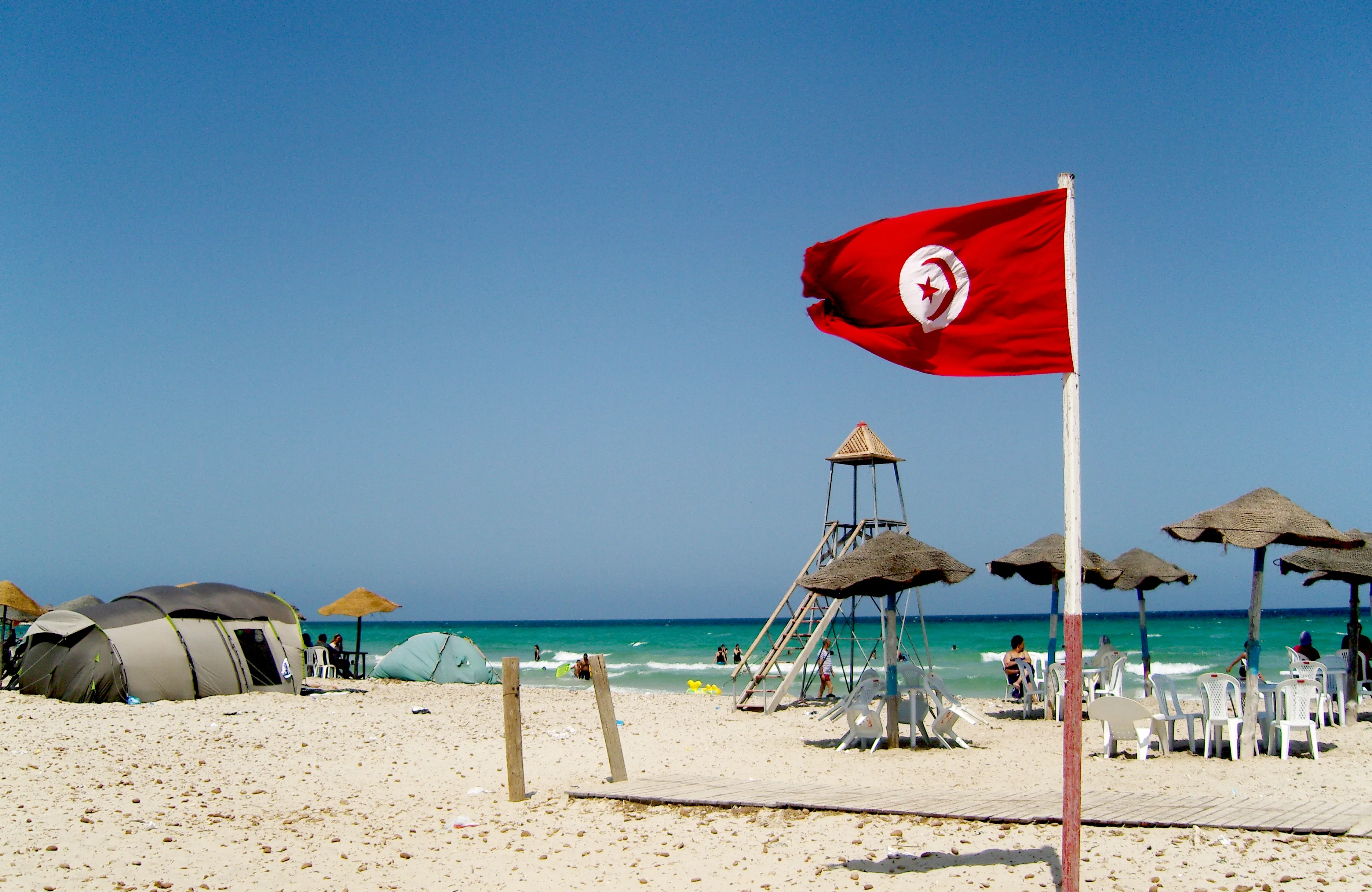 plage-et-drapeau-tunisie