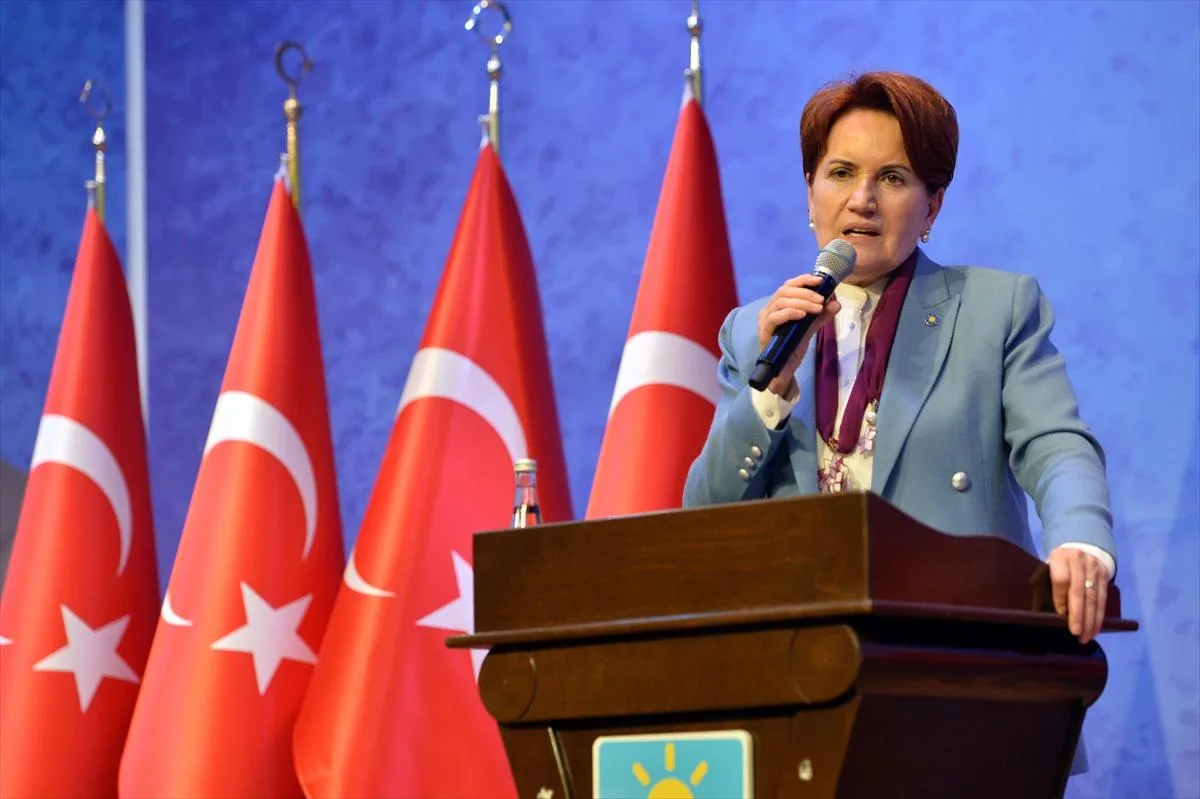 iyi-parti-genel-baskani-meral-aksener-mersinde_a8d465e