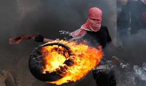 هل اقترب وقت دفع الحساب وإشعال نيران الانتفاضة بالضفة؟