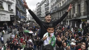 بعد إسقاط العهدة الخامسة: حراك الجزائر يبدأ جمعة رفض التمديد لبوتفليقة