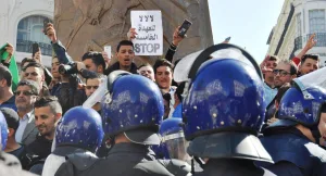 جمعة الغضب الثانية.. استمرارية أم مرحلة انتقالية في الجزائر؟
