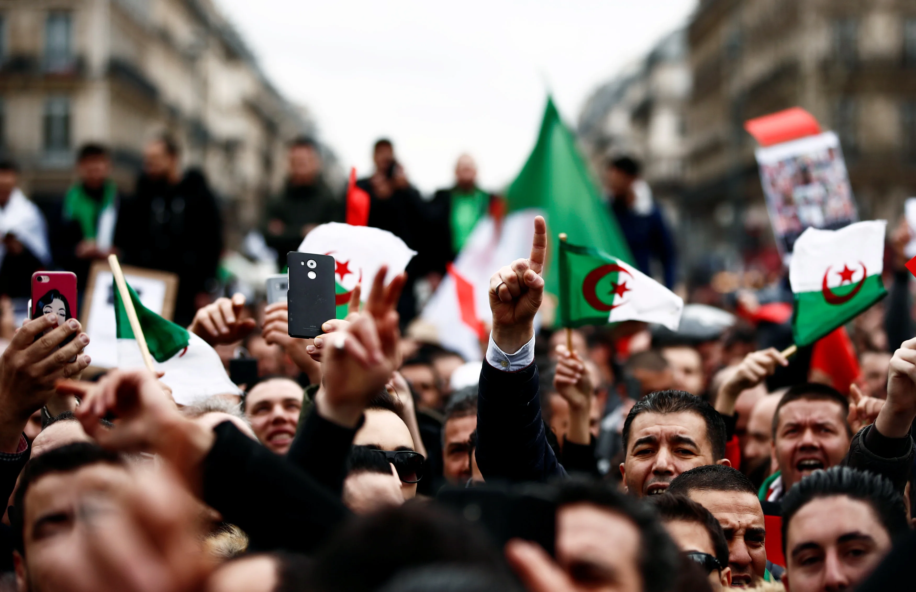 2019-03-03t161932z_1006324657_rc16c2b37cd0_rtrmadp_3_algeria-bouteflika-france-protest