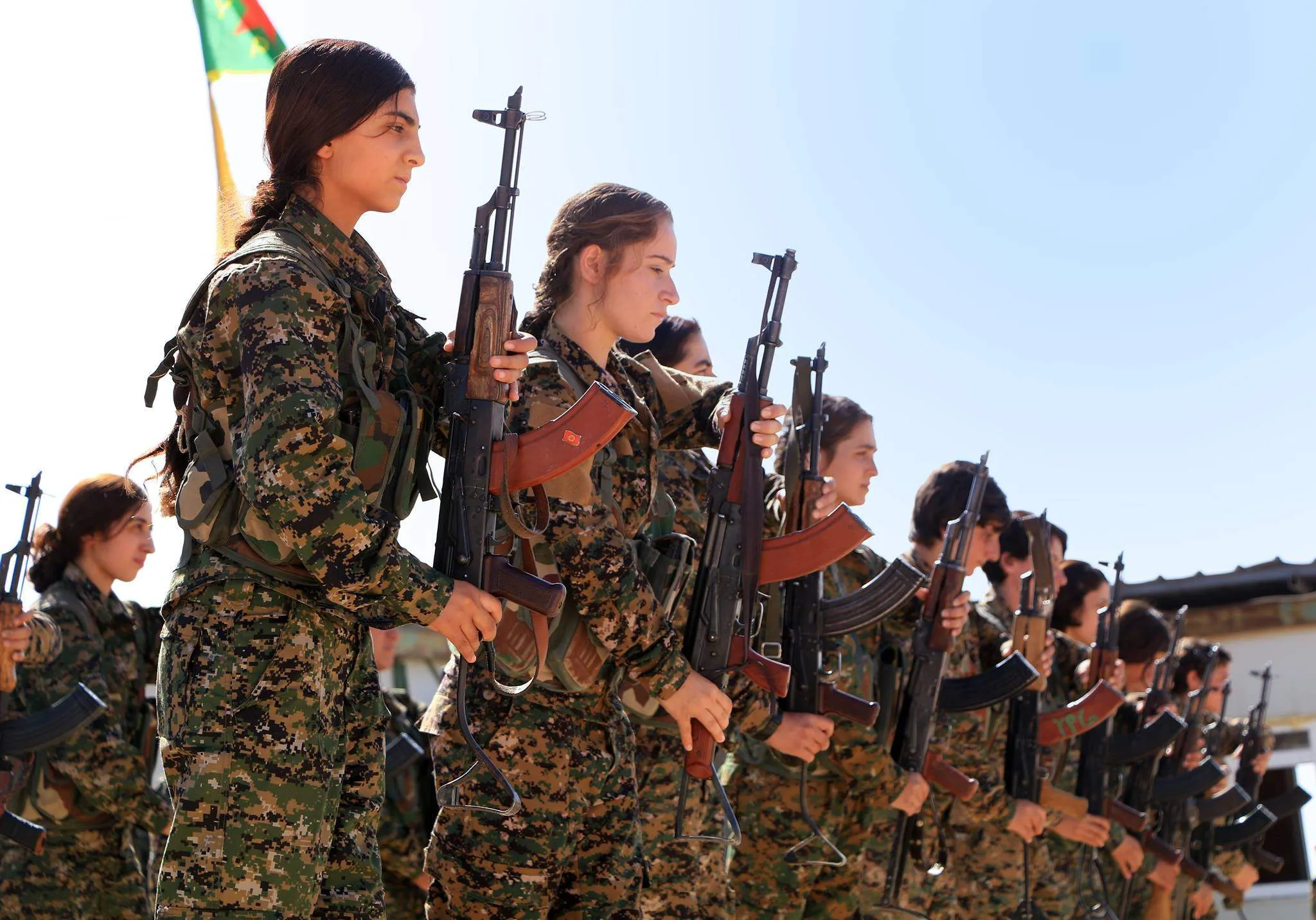 kurdish_ypg_fighters_30358638660