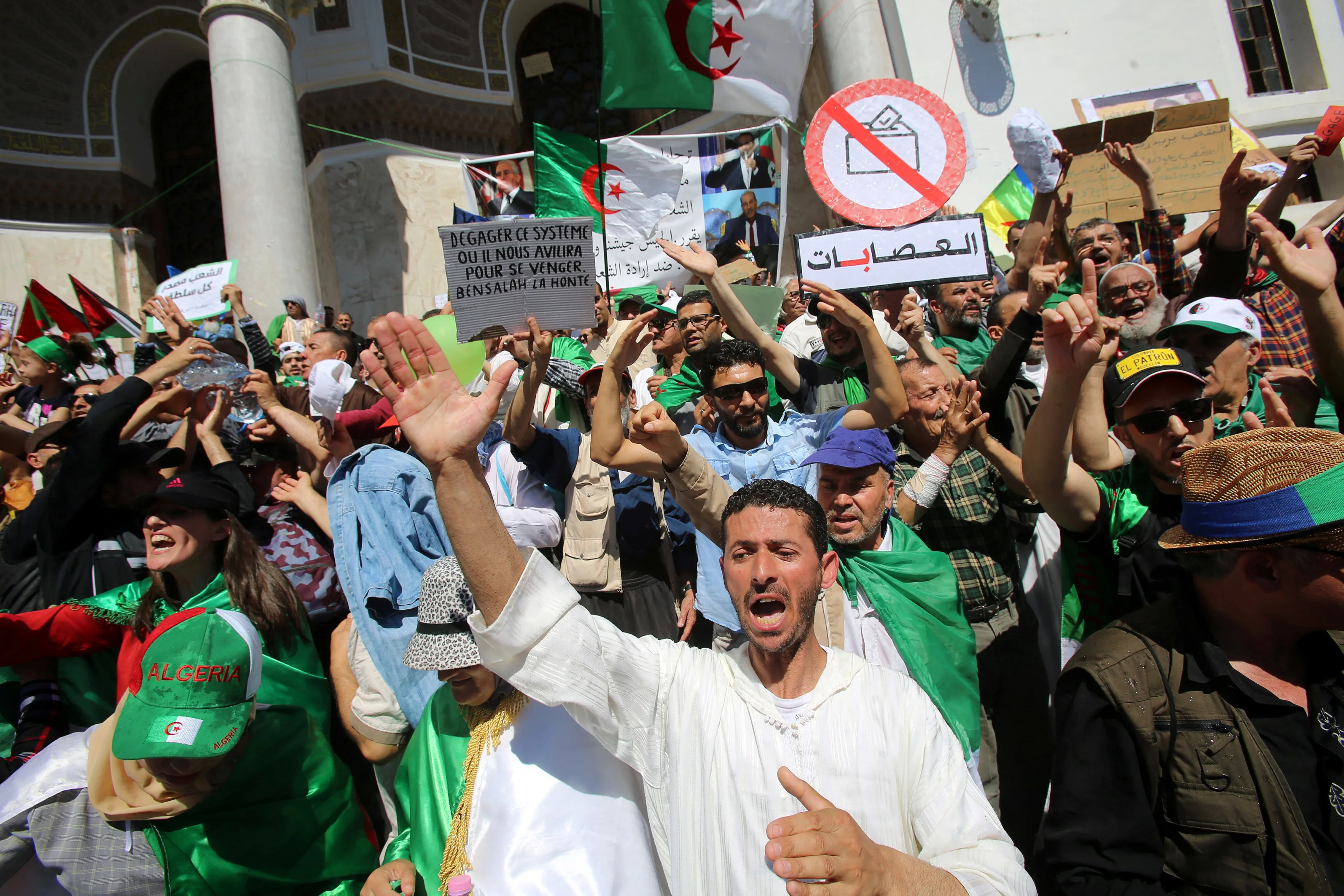 2019-05-10t171522z_1592100862_rc11fdf37b80_rtrmadp_3_algeria-protests