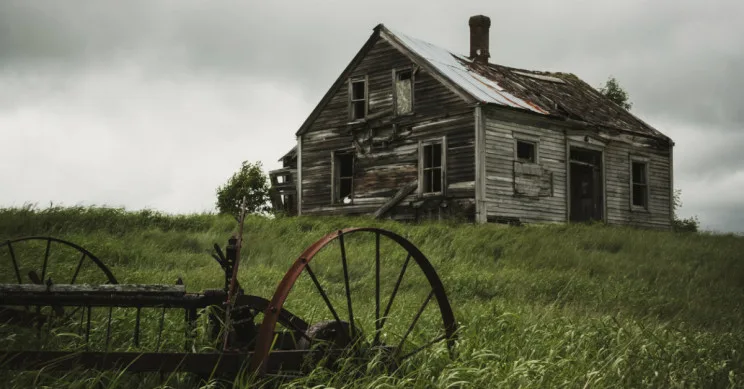 abandoned-country-house-istock-935795192_resize_md