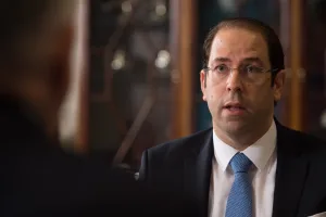 بعيدًا عن القضايا الرئيسية.. حملة انتخابية مبكّرة للشاهد أملاً في الحكم