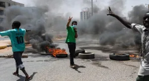 عودة الإنترنت.. السودانيون يضغطون على العسكري بتوثيق فض الاعتصام