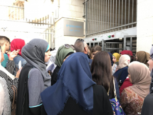 جحيم بيروقراطي يواجه الفلسطينيون في شرقيّ القدس