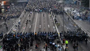 المال والعضلات ووسائل الإعلام: استراتيجية الصين ضد احتجاجات هونغ كونغ