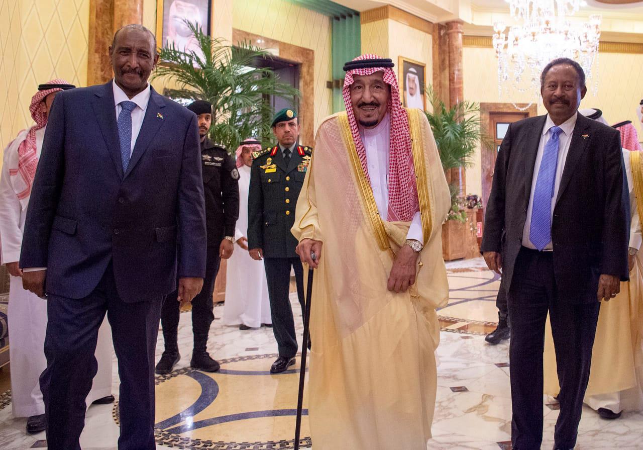 مجندون يحتفلون بانتهاء مدة الخدة العسكرية